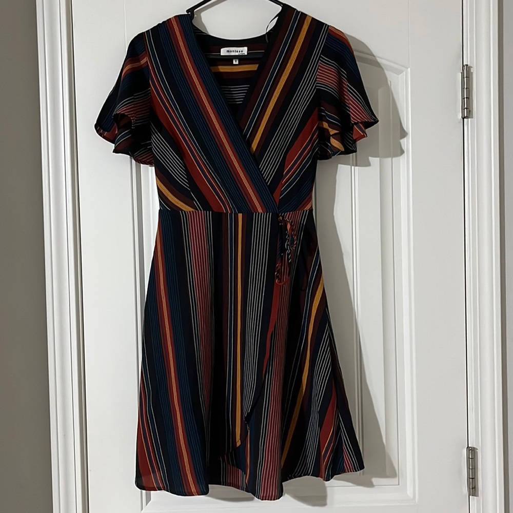Retro style ‘Wrap’ V-Neck Dress